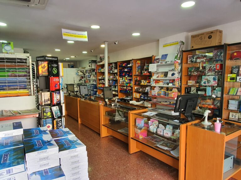 interior libreria papeleria cullar vega 768x576