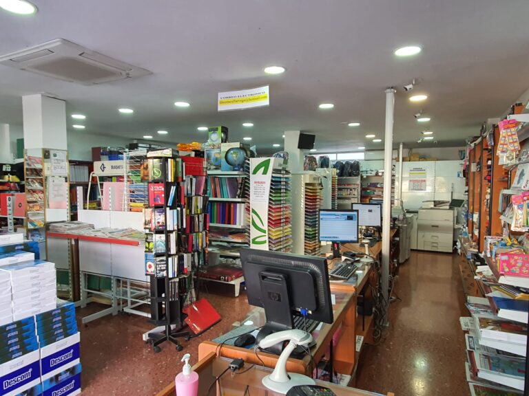 interior2 libreria papeleria cullar vega 768x576